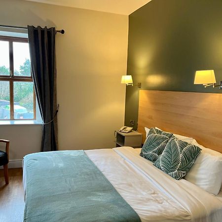 אורנמור The Coach House Hotel מראה חיצוני תמונה