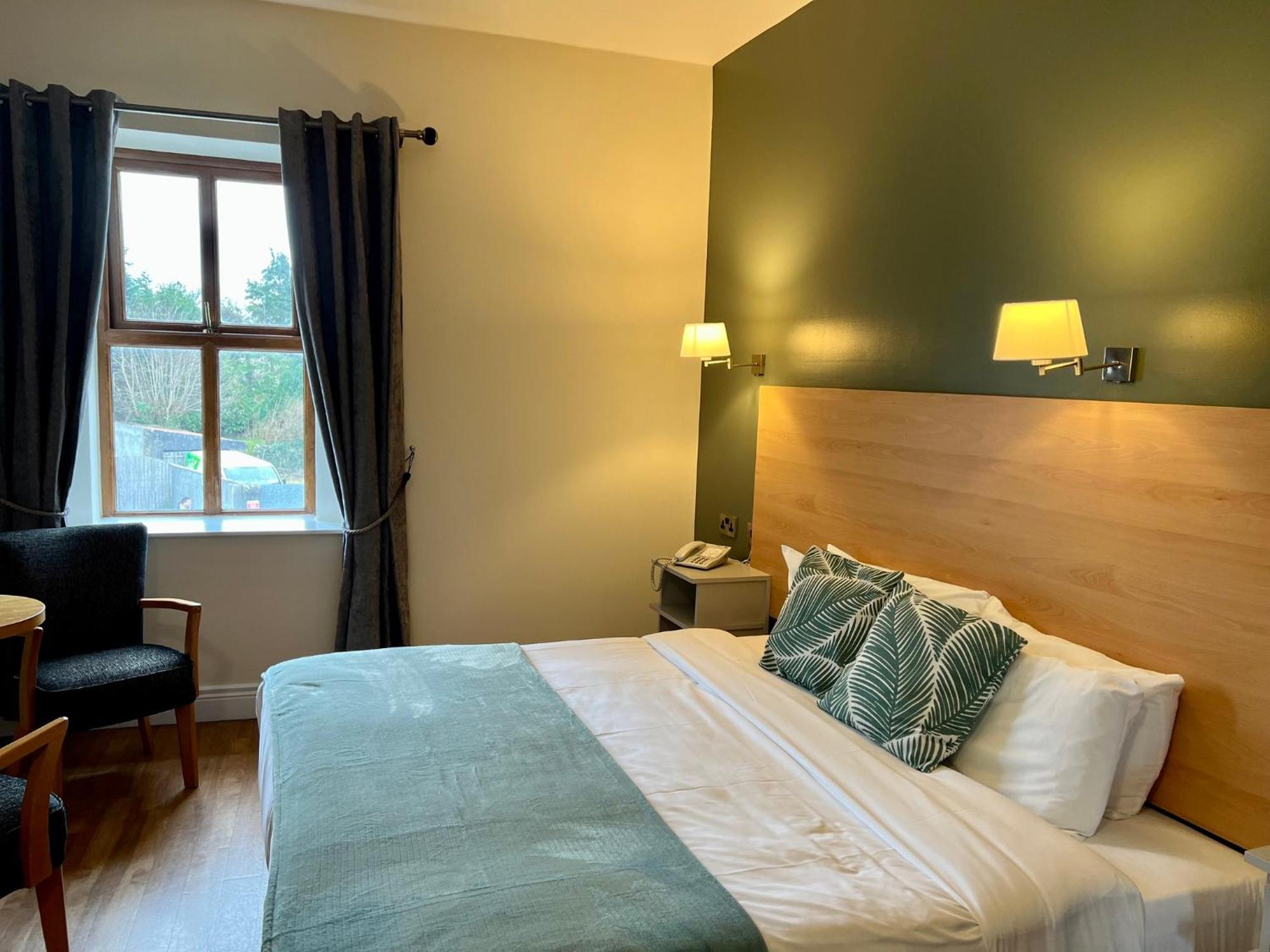 אורנמור The Coach House Hotel מראה חיצוני תמונה
