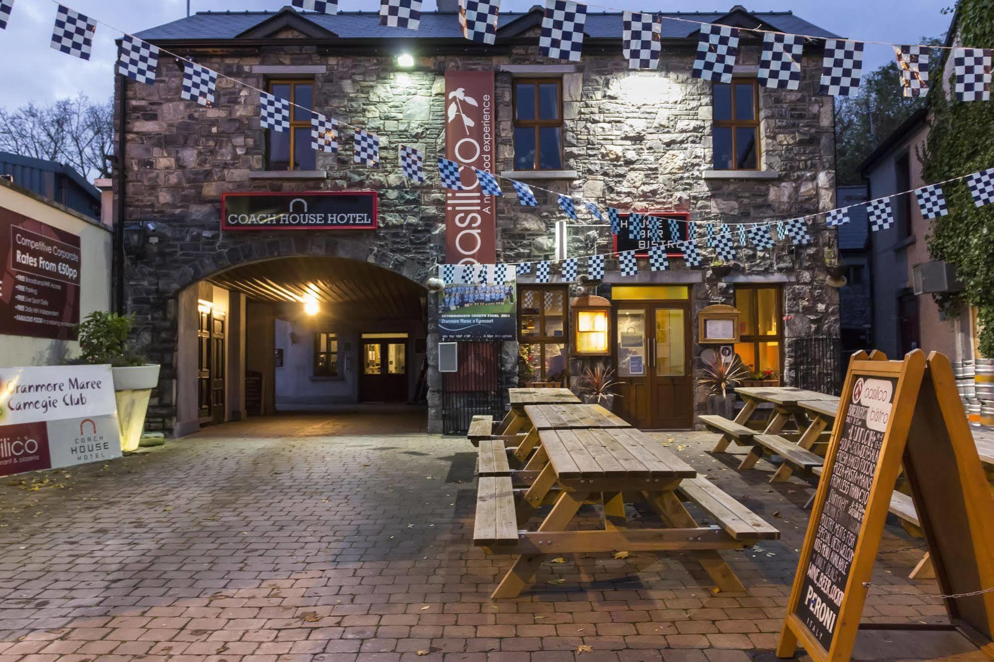 אורנמור The Coach House Hotel מראה חיצוני תמונה