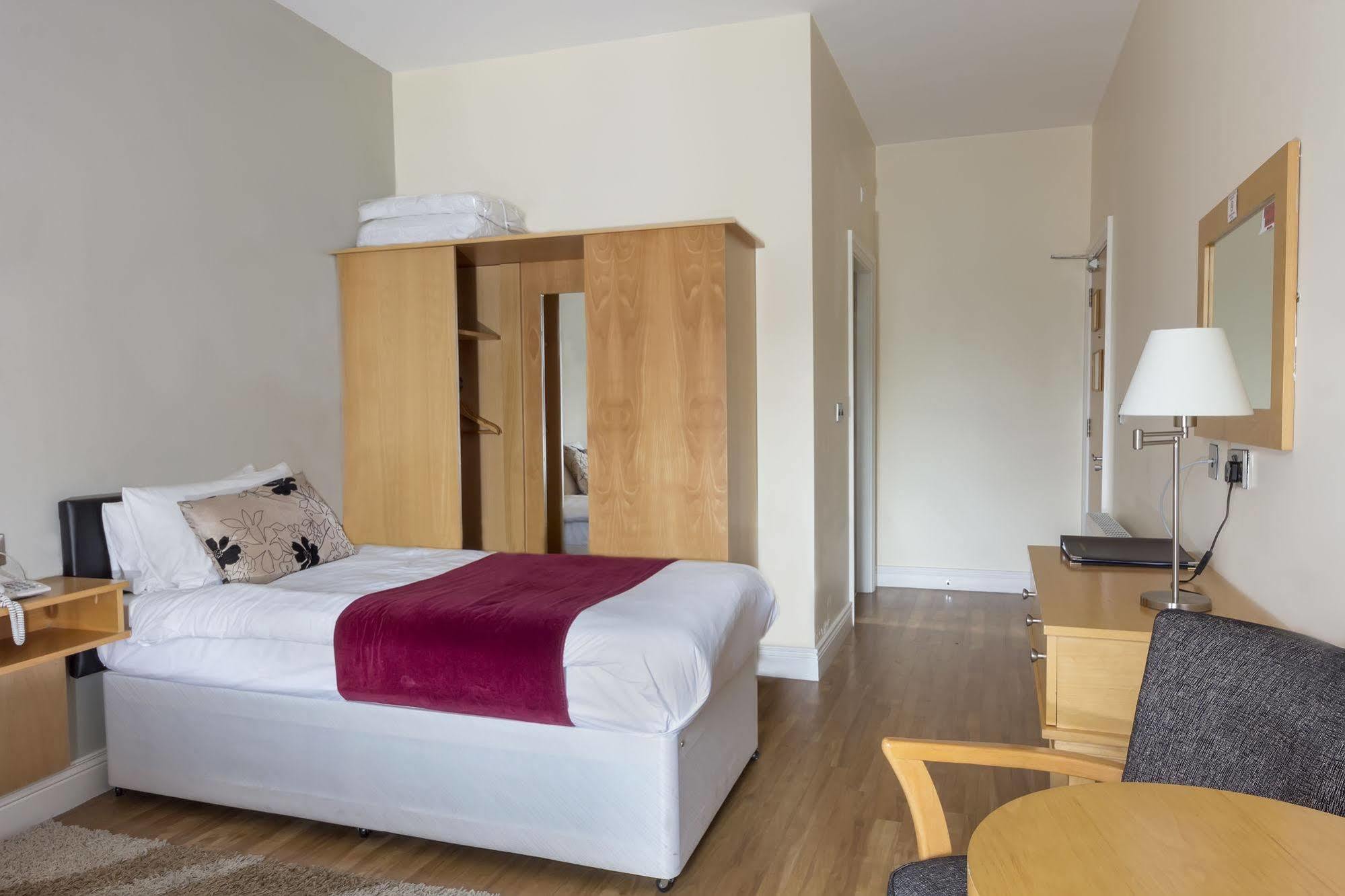 אורנמור The Coach House Hotel מראה חיצוני תמונה