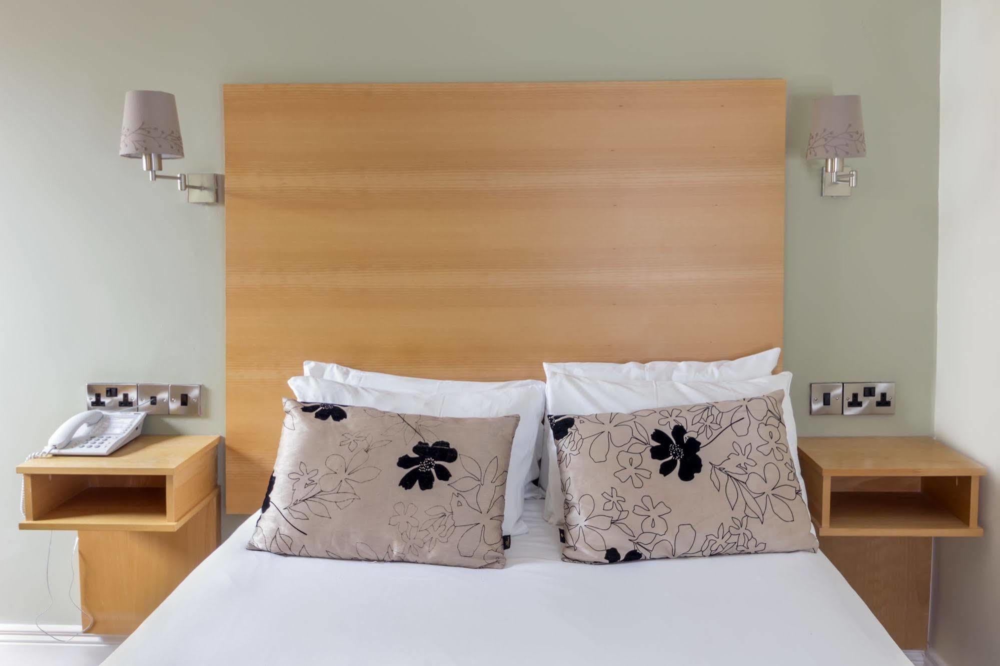אורנמור The Coach House Hotel מראה חיצוני תמונה