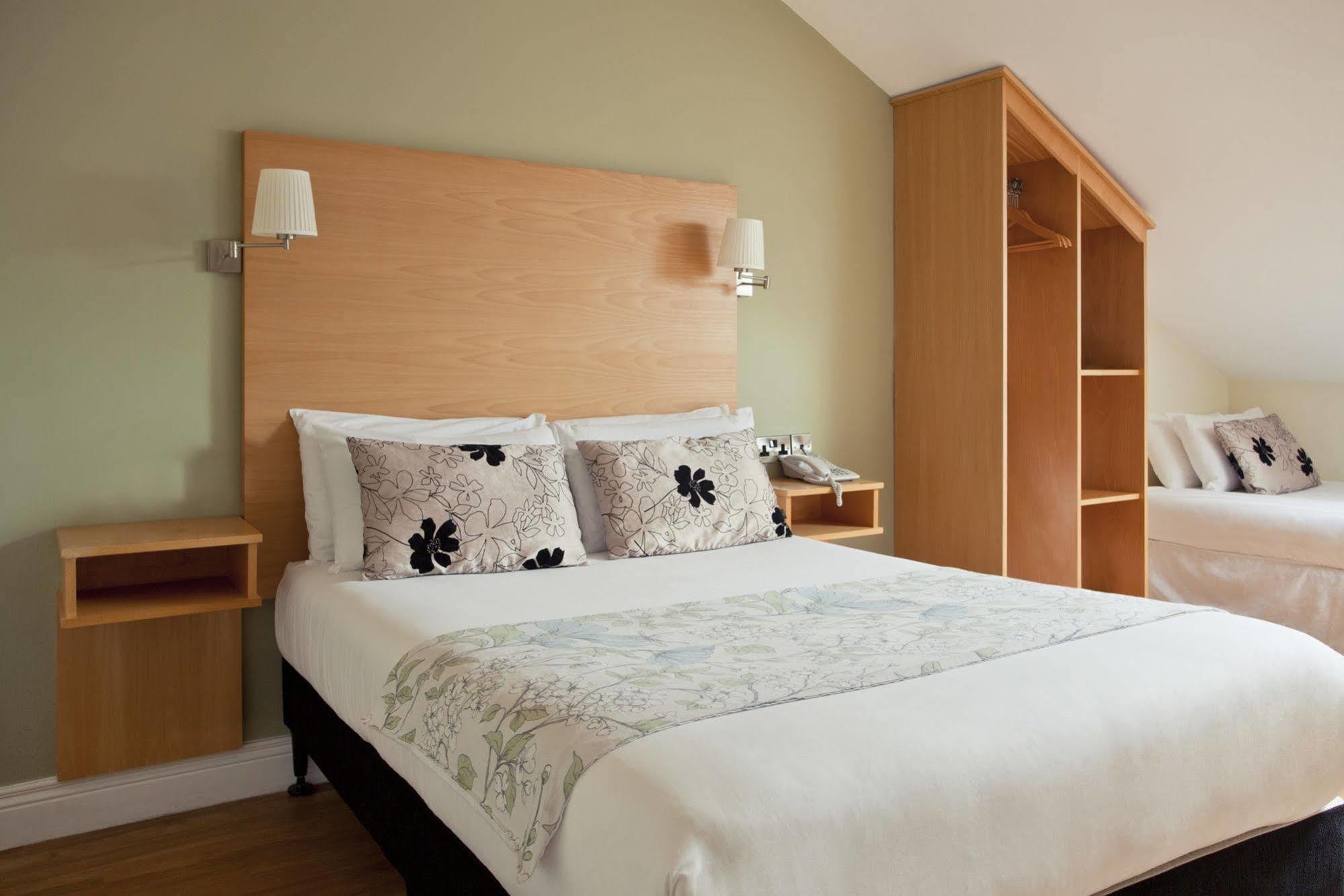 אורנמור The Coach House Hotel מראה חיצוני תמונה