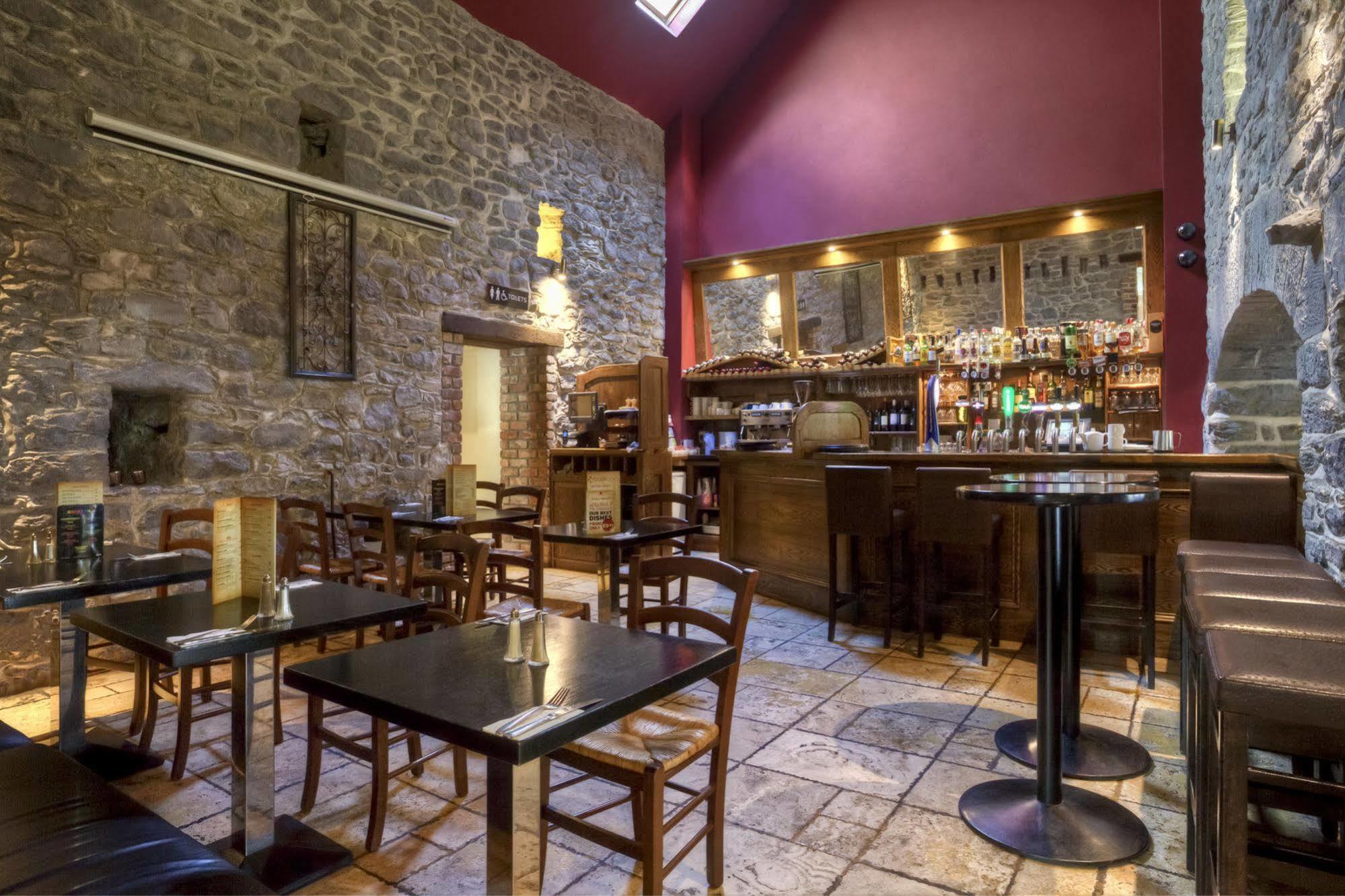 אורנמור The Coach House Hotel מראה חיצוני תמונה