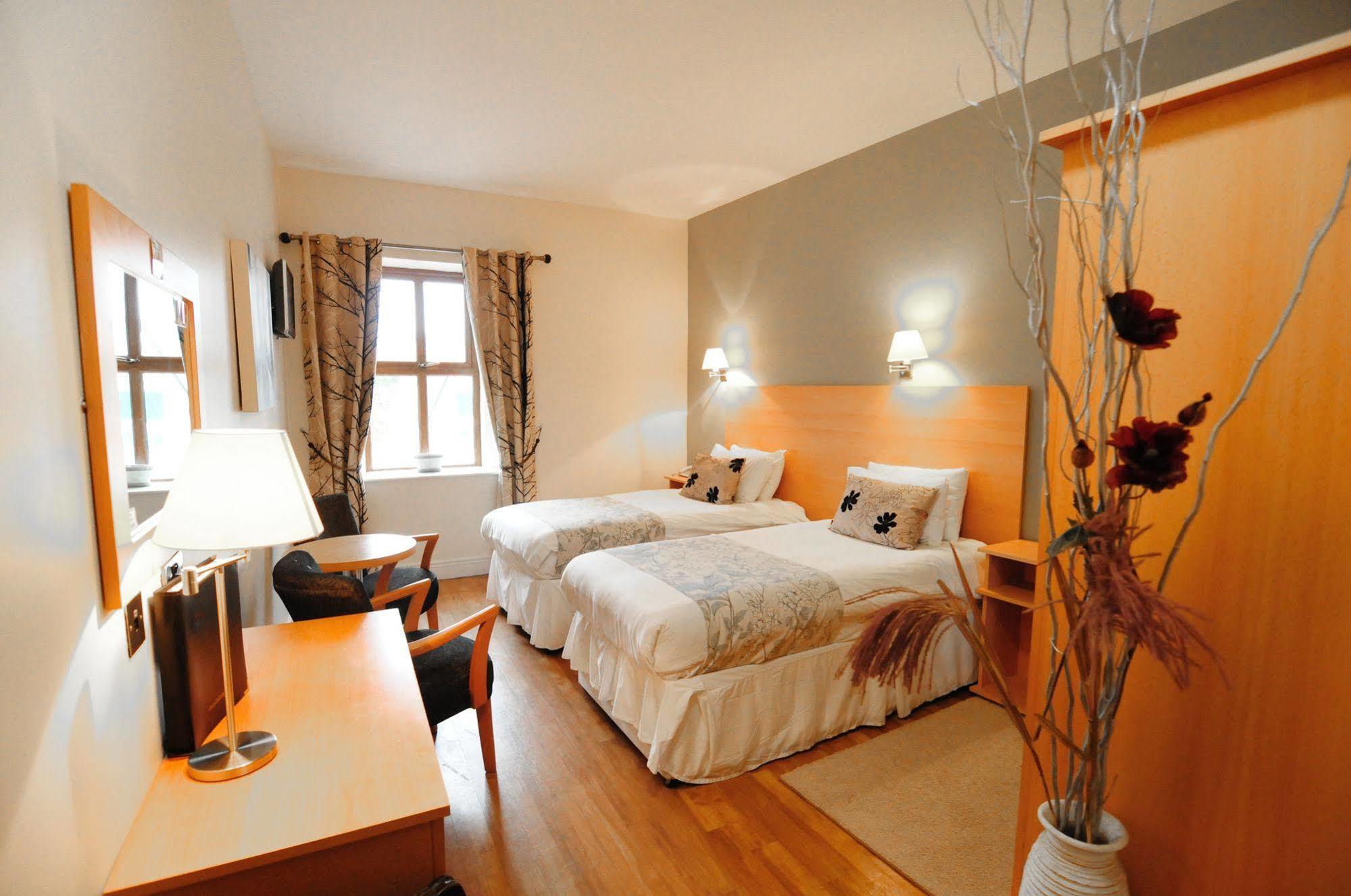אורנמור The Coach House Hotel מראה חיצוני תמונה